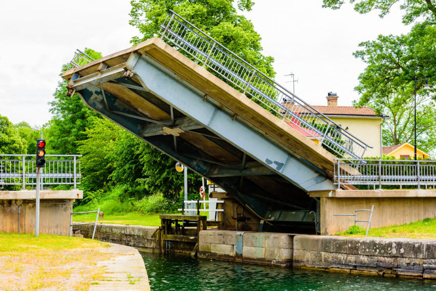 cantilever brake bridge