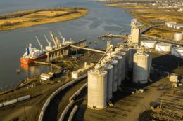 Port Grays Harbor, Harbor, Ship to Shore Crane