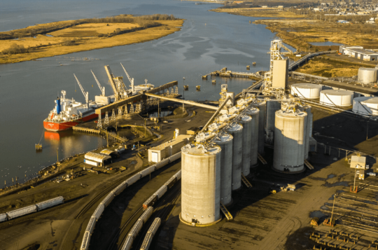 Port Grays Harbor, Harbor, Ship to Shore Crane