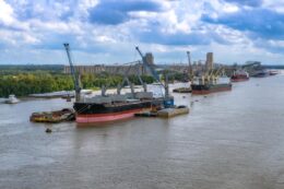 Barge haul winch, Mississippi River, Port