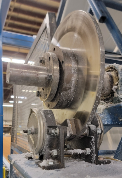 Brake and disc on linen rewind machine